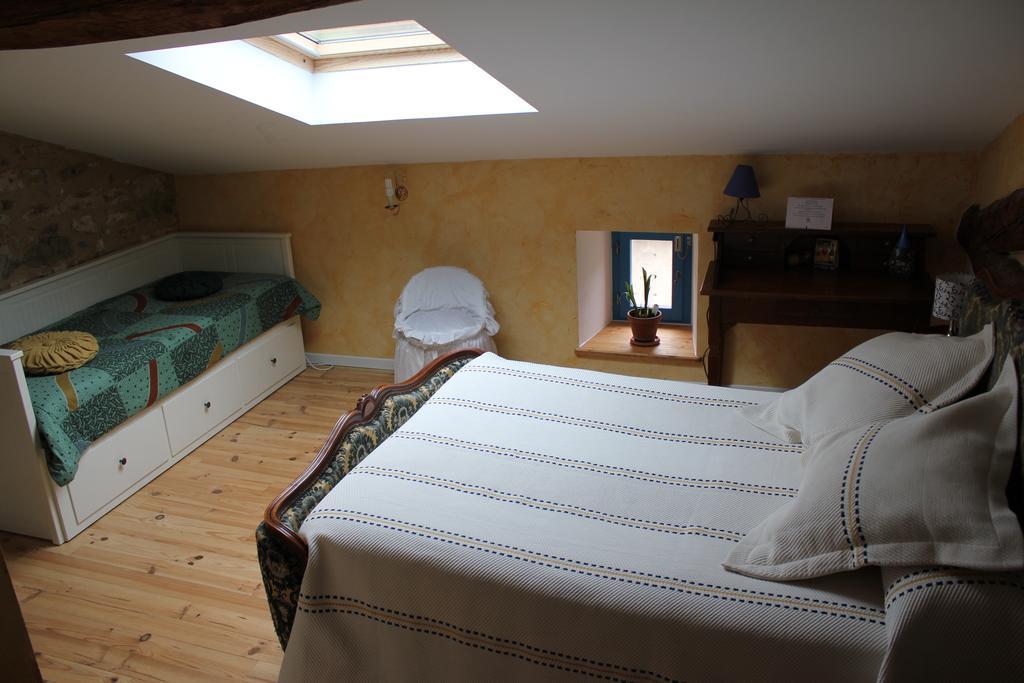 L'Oustal De L'Annetta Chambres Et Tables D'Hotes Comus Rum bild
