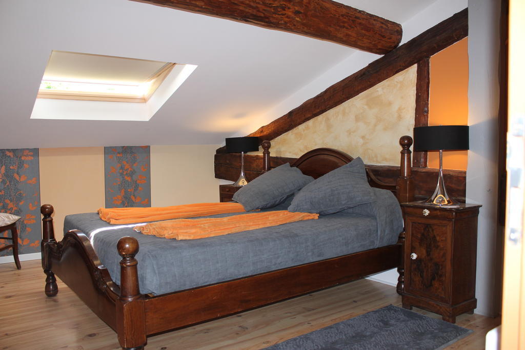 L'Oustal De L'Annetta Chambres Et Tables D'Hotes Comus Rum bild