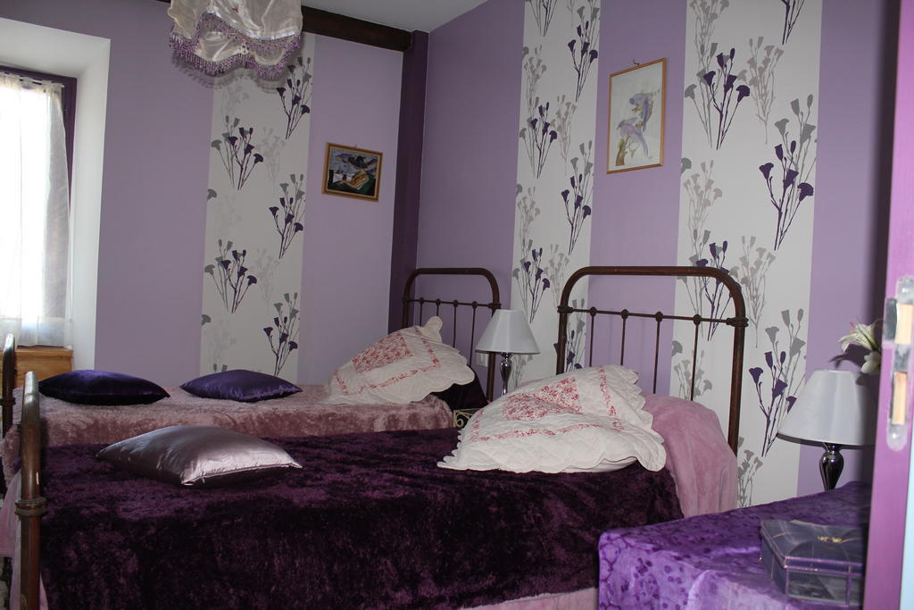 L'Oustal De L'Annetta Chambres Et Tables D'Hotes Comus Rum bild