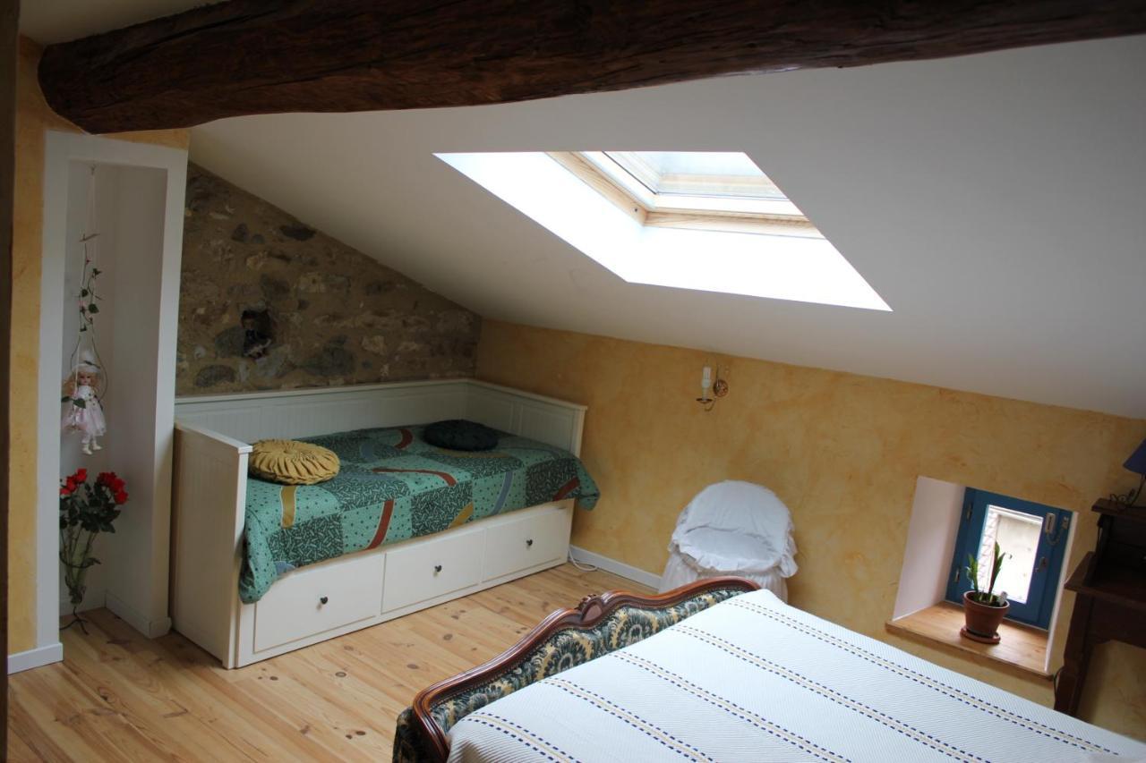 L'Oustal De L'Annetta Chambres Et Tables D'Hotes Comus Rum bild
